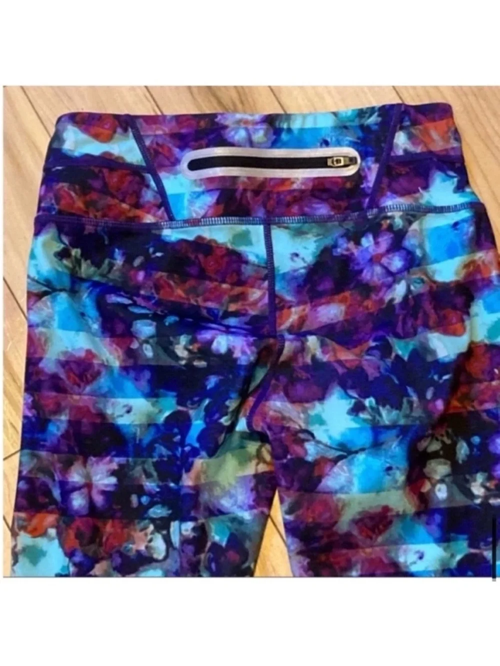 Athleta Floral Fade Sonar Capri Leggings Tights compression blue purple XS